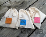 Čitatelské vrecúška: Postava, Dej, Prostredie