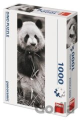 Panda v trávě Panoramic