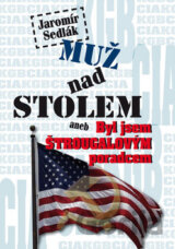 Muž nad stolem