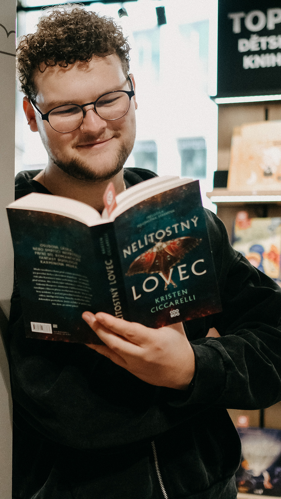 Kniha Nelítostný lovec