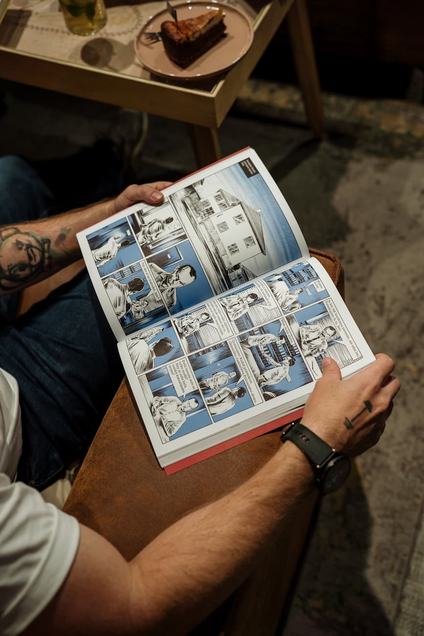 Listovanie v knihe 113 rán.