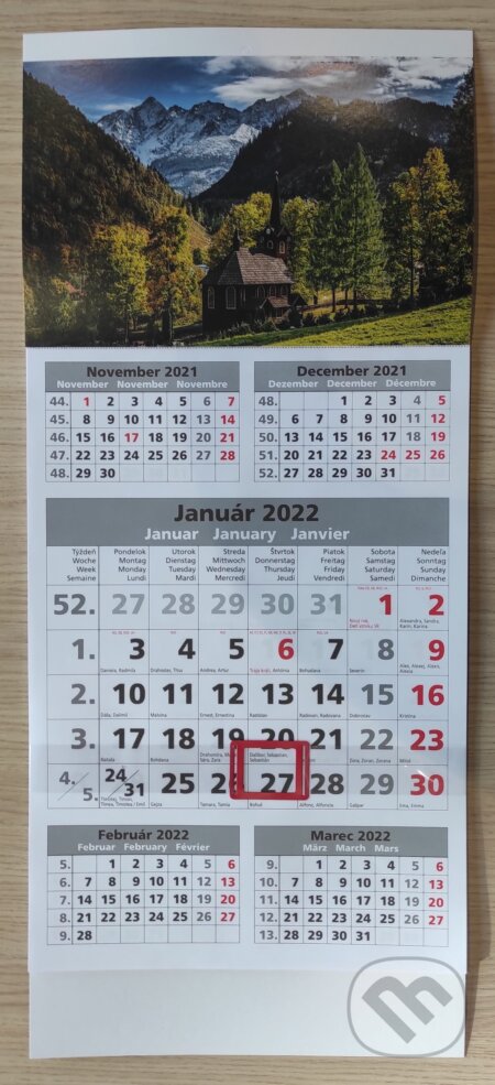 Štandard 5-mesačný sivý nástenný kalendár 2022 - kostol v horách, Spektrum grafik, 2021