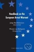 Kniha: Handbook on the European Arrest Warrant (Wouter Van Ballegooij). T.M.C. Asser Press, 2004