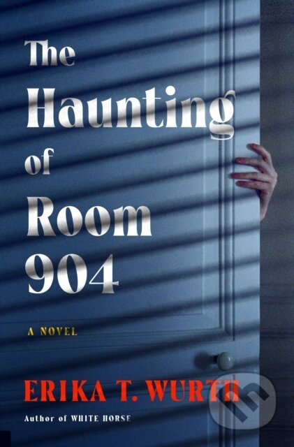 Kniha: Haunting of Room 904 (Erika T. Wurth). Flatiron Books, 2026