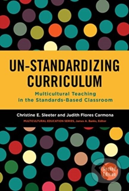 Kniha: Un-Standardizing Curriculum (Christine E. Sleeter a Judith Flores Carmona). Teachers College, 2017