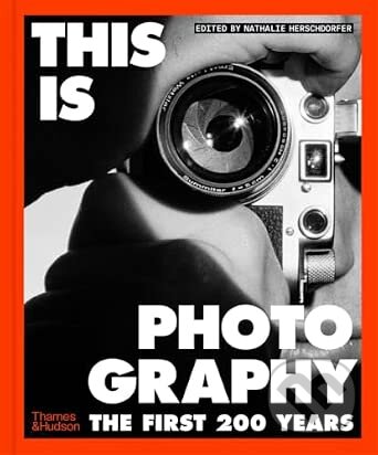 Kniha: This is Photography (Nathalie Herschdorfer). Thames & Hudson, 2026