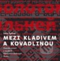 Kniha: Mezi kladivem a kovadlinou (Ivana Ryčlová). Centrum ST, 2013