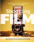 Kniha: Shooting Film (Ben Hawkins a Liza Kanaeva-Hunsicker). Ilex, 2022