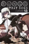 Bungo Stray Dogs 13 - Kafka Asagiri, Sango Harukawa (ilustrátor), Yen Press, 2019