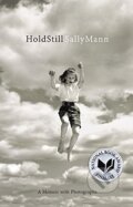 Kniha: Hold Still (Sally Mann). Little, Brown, 2015