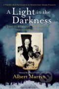 Kniha: A Light in the Darkness (Albert Marrin). Alfred A. Knopf, 2021
