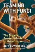 Kniha: Teaming with Fungi (Jeff Lowenfels). Timber, 2017