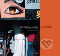 Kniha: Suffering of Light (Alex Webb). Thames & Hudson, 2011