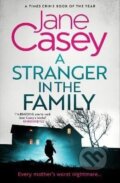 Kniha: Stranger in the Family (Jane Caseyová). HarperCollins Publishers, 2025