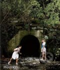 Kniha: Jeff Wall (Thierry de Duve, Arielle Pelenc a Boris Groys). Phaidon, 2009