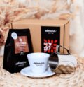 Kávy a čaje: Latte Art Set (EBENICA Coffee). EBENICA Coffee