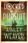 Kniha: Locked in Pursuit (Ashley Weaver). Minotaur Books, 2025