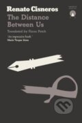 Kniha: The Distance Between Us (Renato Cisneros). Charco Press, 2018