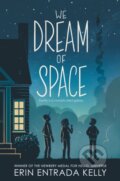 Kniha: We Dream of Space (Erin Entrada Kelly). Greenwillow Books, 2020
