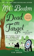 Kniha: Dead on Target (M. C. Beaton a R.W. Green). Minotaur Books, 2024