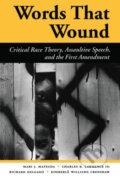 Kniha: Words That Wound (Charles R. Lawrence Iii, Richard Delgado, Mari J Matsuda a Kimberle Williams Crenshaw). Routledge, 2019
