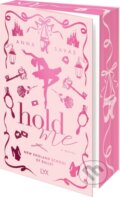 Kniha: Hold Me (Anna Savas). LYX, 2026
