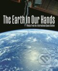 Kniha: The Earth in Our Hands (Thomas Pesquet). Firefly Books, 2023