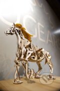 Mechanický kôň, UGEARS, 2019