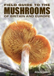 Levně Field Guide to Mushrooms of Britain and Europe - Alison Linton - kniha z kategorie Biológia