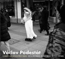 Levně Václav Podestát (S andělem uprostřed davu / With an Angel in the Midst of the Crowd) - kniha z kategorie Fotografie