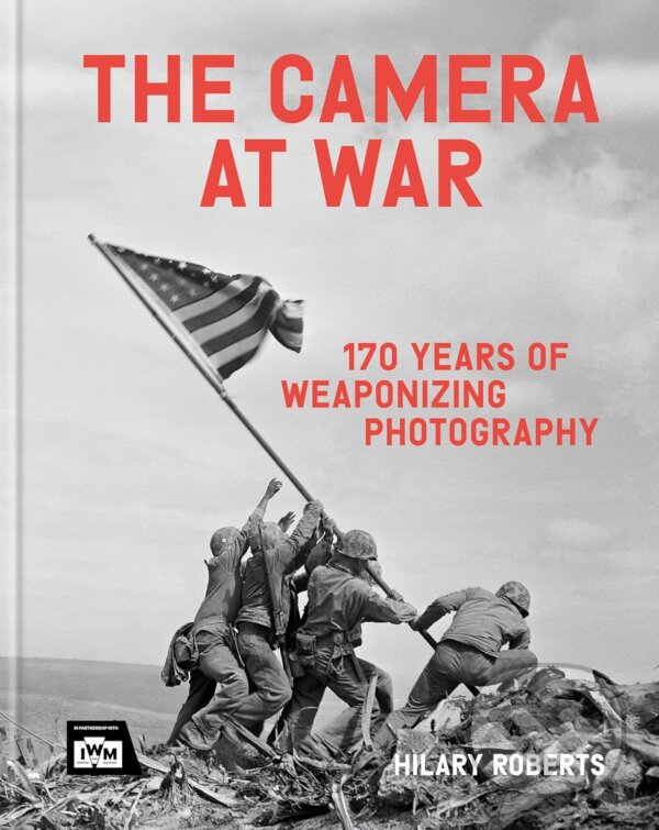 Levně The Camera at War - Hilary Roberts