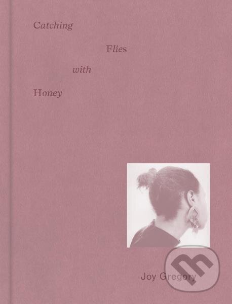 Levně Joy Gregory: Catching Flies With Honey - Gilane Tawadros - kniha z kategorie Umenie, dizajn a architektúra
