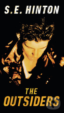 Kniha: The Outsiders (S.E. Hinton). Pearson, 2009
